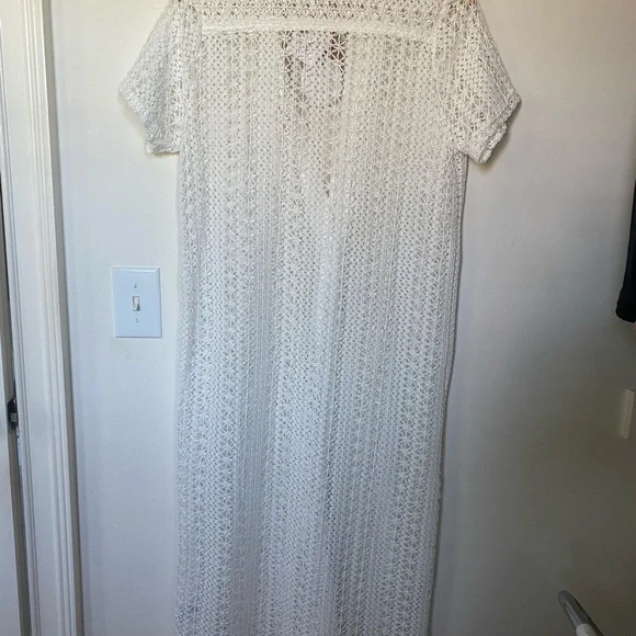 Size large (also fits a Medium) white beach cover up. NWT - Picture 3 of 4